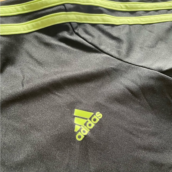Kid black adidas (yellow details) sport t-shirt. 100% polyester - Picture 5 of 5